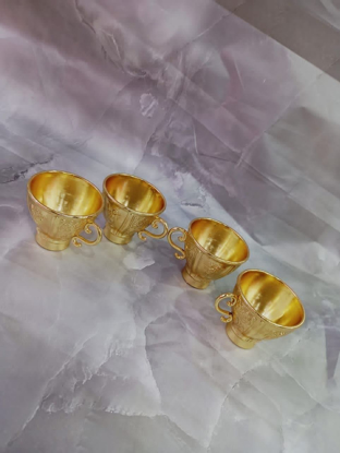 تصویر از فنجان زمزم طلایی