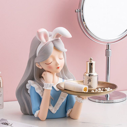 تصویر از دختر رنگی سینی بدست