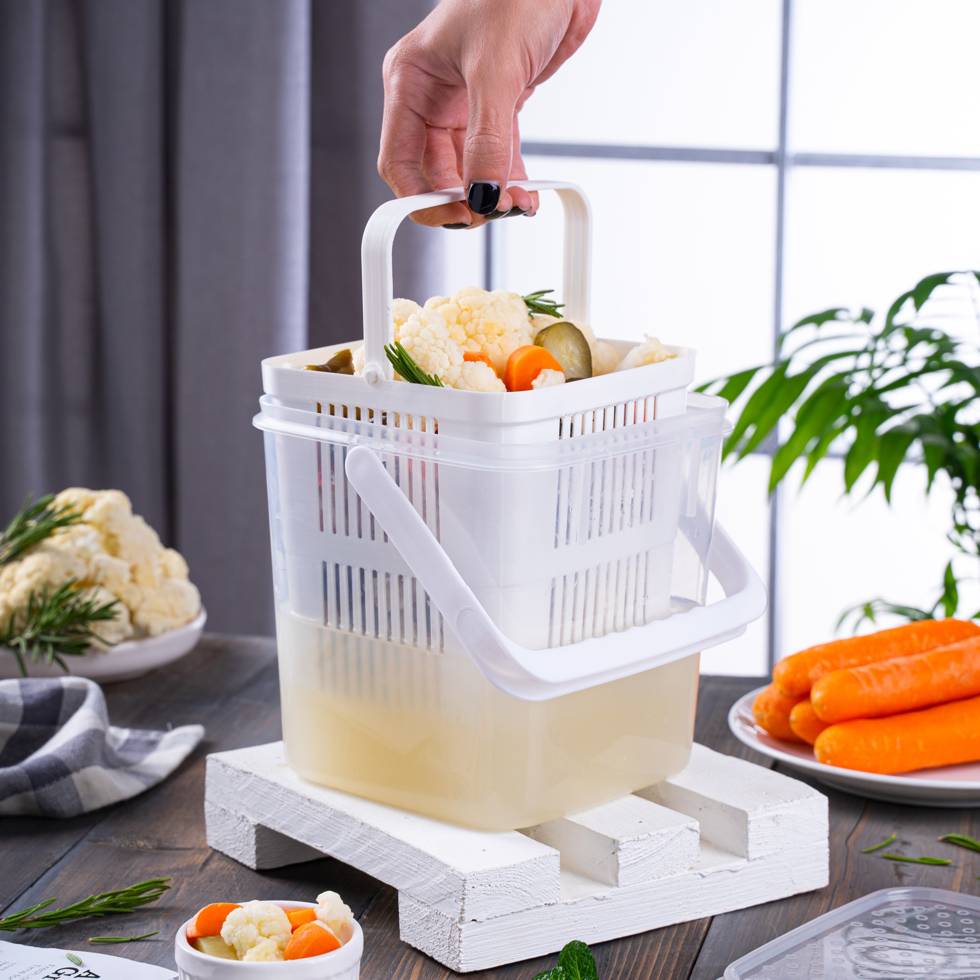 تصویر از ظرف ترشیجات مانیابزرگ