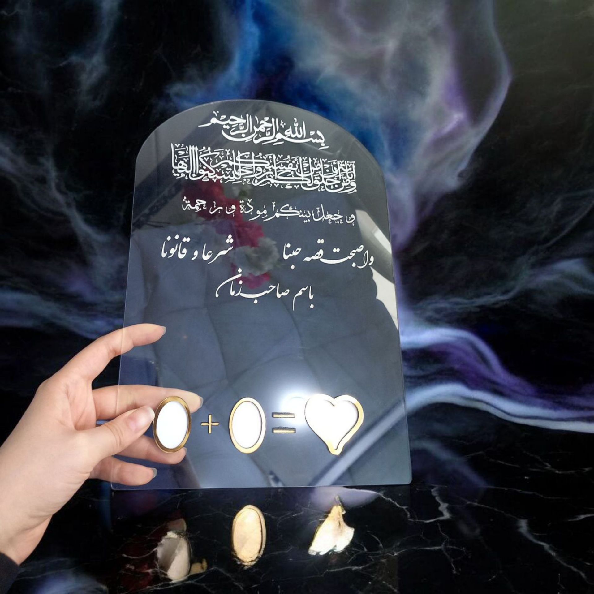 تصویر از استند اثر انگشت حکاکی شده