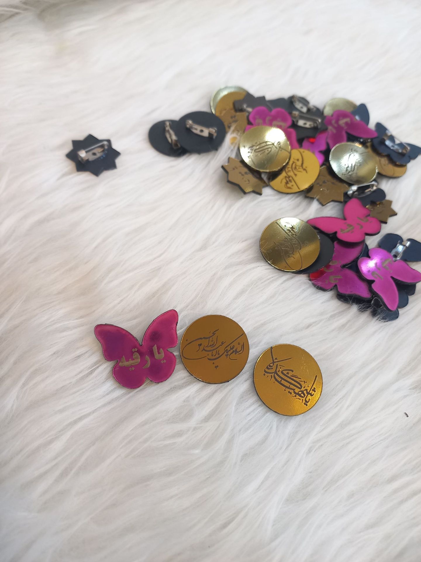 تصویر از سنجاق سینه محرمی